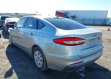 2020 Ford Fusion S z USA, uszkodzony, nr VIN 3FA6P0G73LR266180